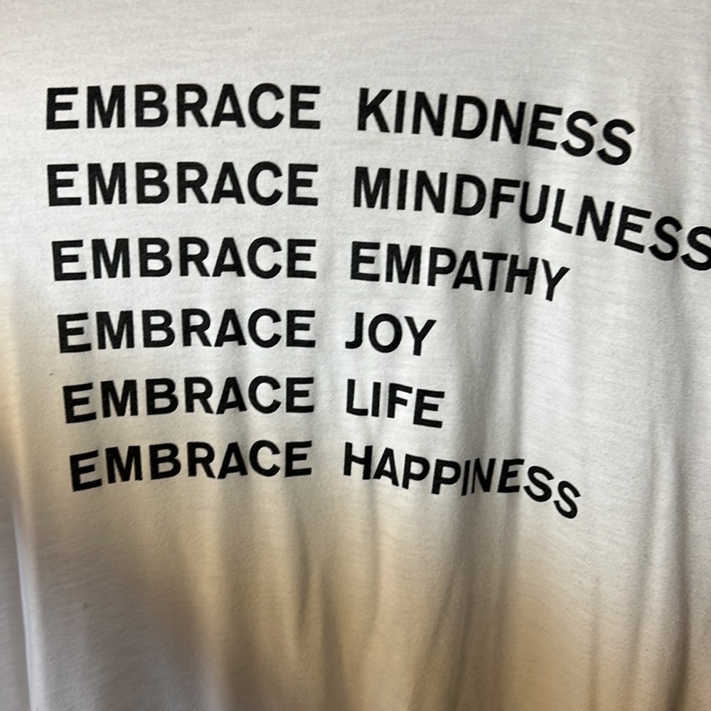 Embrace tee - Picture 2 of 3